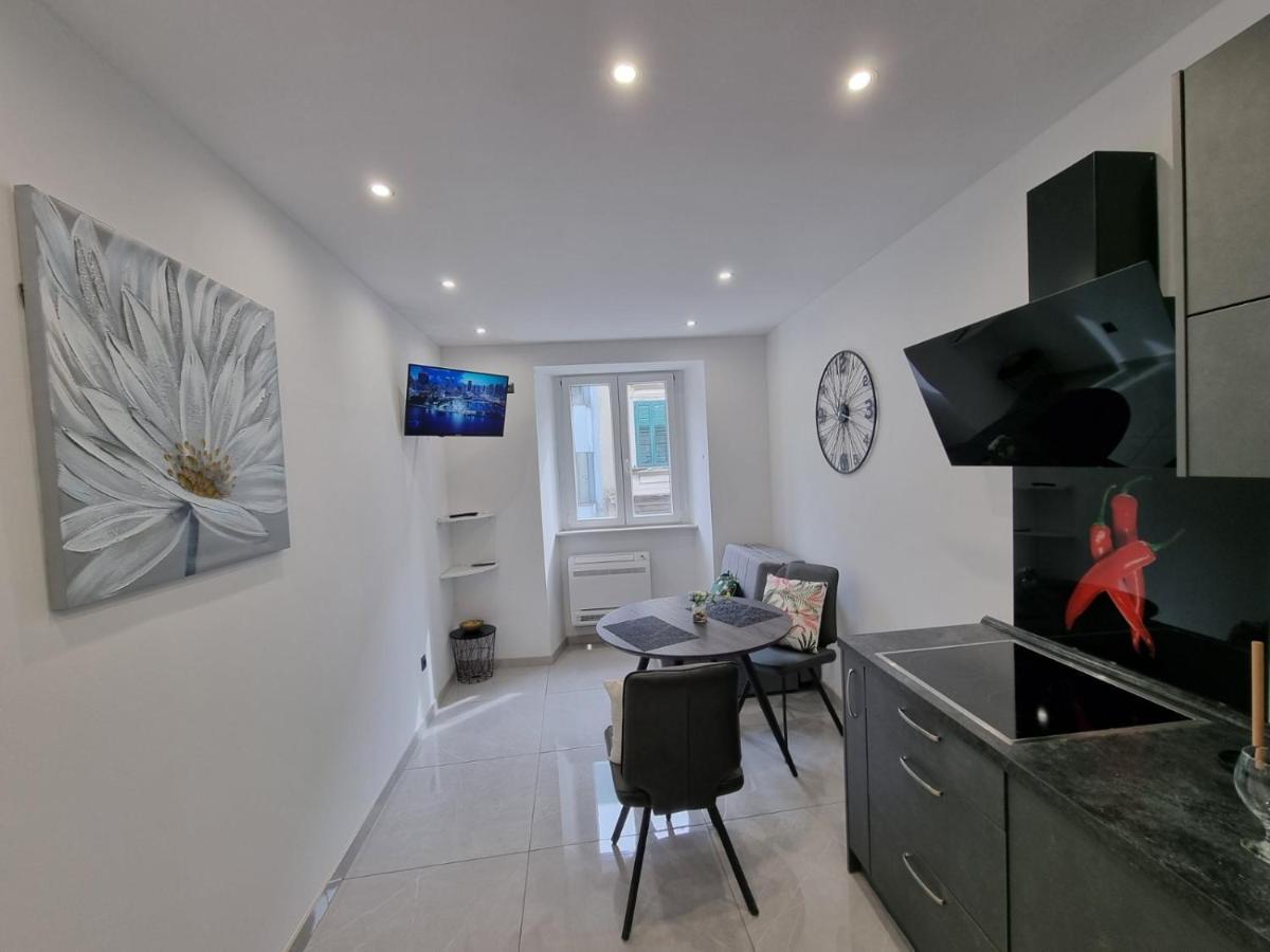 Apartman Julija 1 Rijeka Exterior foto